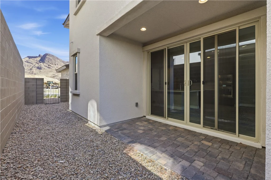 12131 Red Iris Ave, Las Vegas, NV 89138