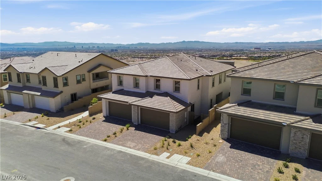12131 Red Iris Ave, Las Vegas, NV 89138
