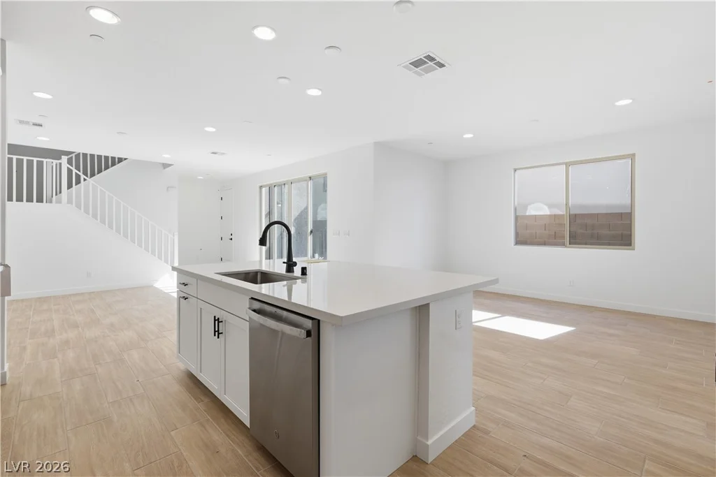 12143 Red Iris Ave, Las Vegas, NV 89138