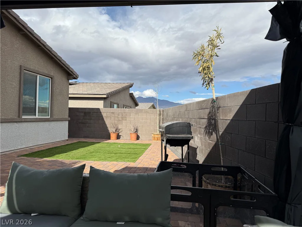 9447 Elmhurst Ridge, Las Vegas, NV 89143