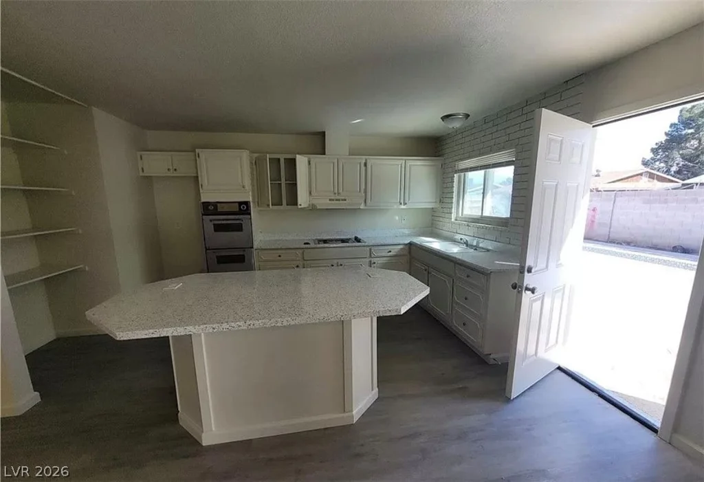 3749 Ponderosa, Las Vegas, NV 89115