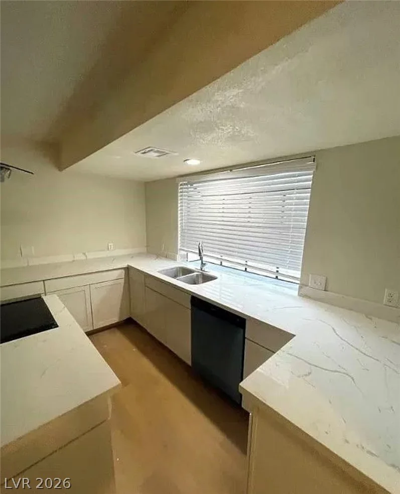 7664 Angel Crest, Las Vegas, NV 89117