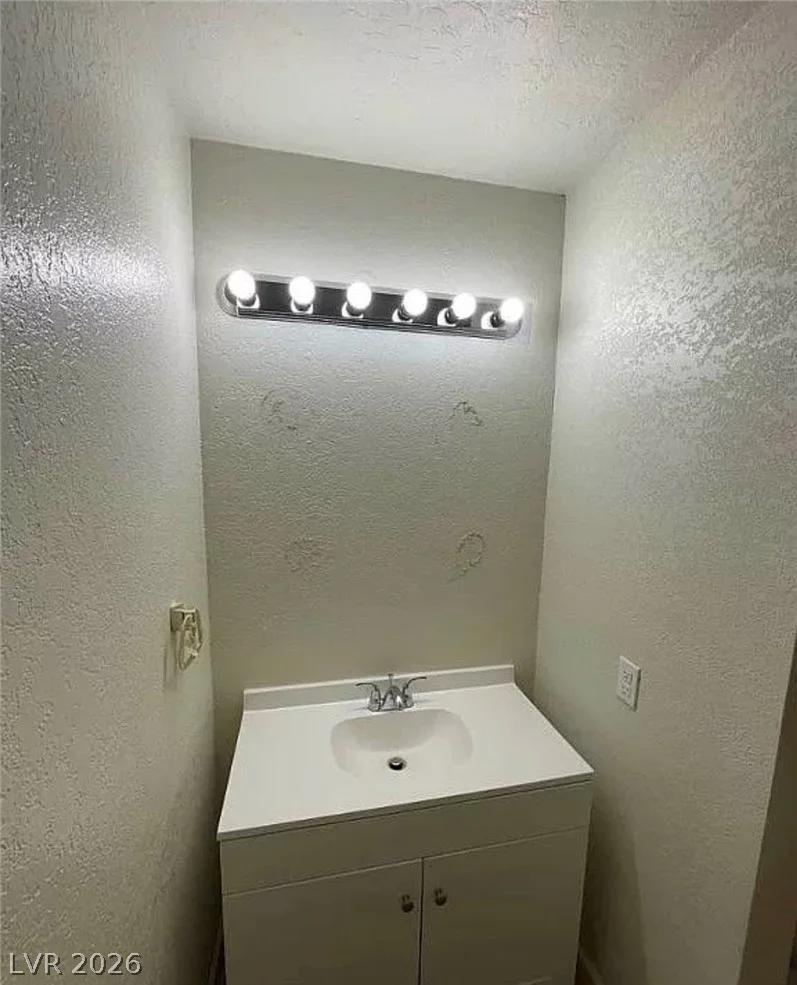 7664 Angel Crest, Las Vegas, NV 89117