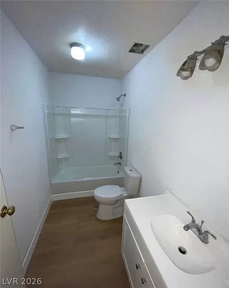 7664 Angel Crest, Las Vegas, NV 89117