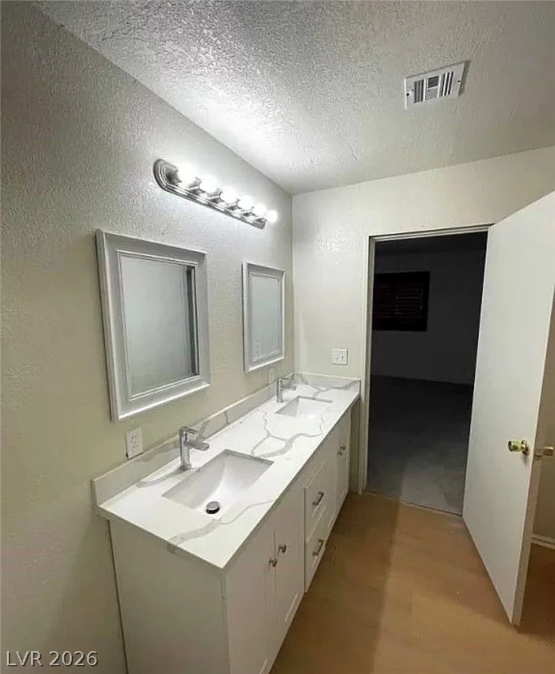 7664 Angel Crest, Las Vegas, NV 89117