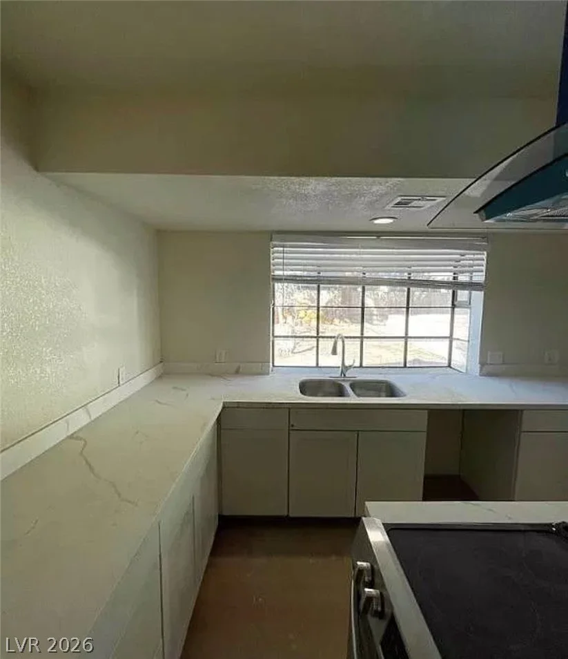 7664 Angel Crest, Las Vegas, NV 89117