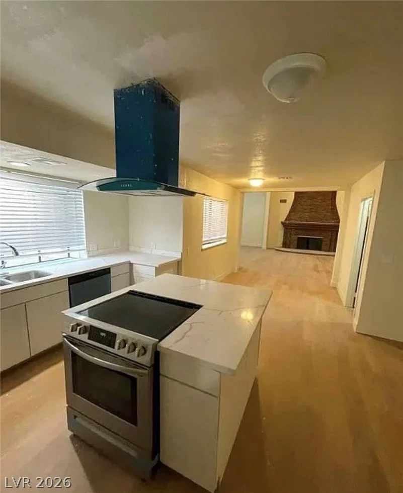 7664 Angel Crest, Las Vegas, NV 89117
