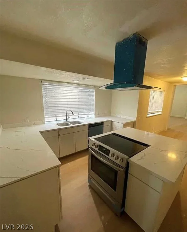 7664 Angel Crest, Las Vegas, NV 89117
