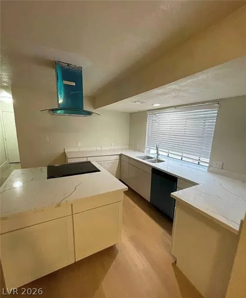 7664 Angel Crest, Las Vegas, NV 89117