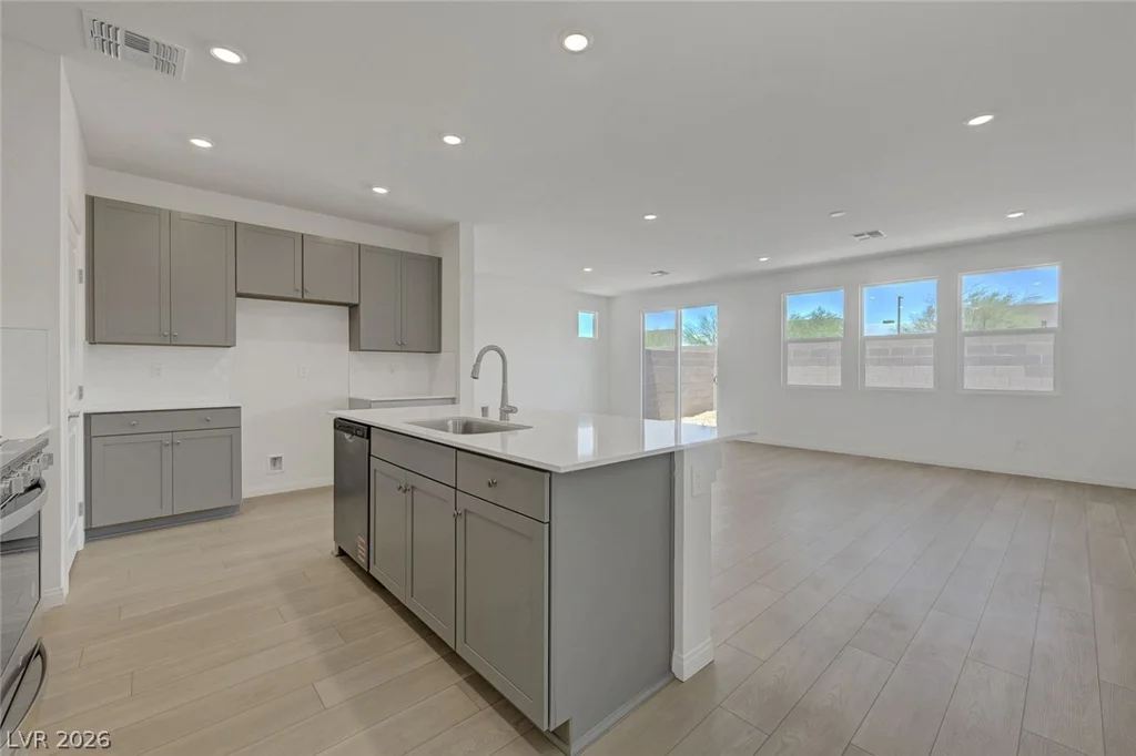 7086 Parkallen, Las Vegas, NV 89113
