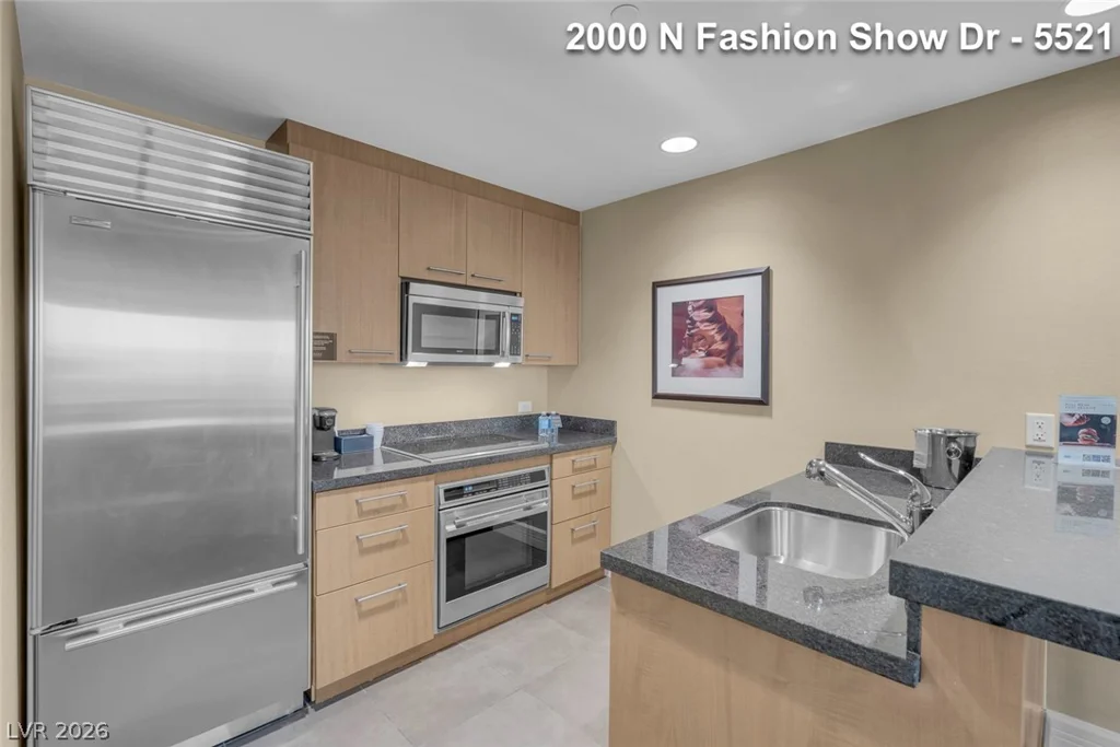 2000 FASHION SHOW, Las Vegas, NV 89109