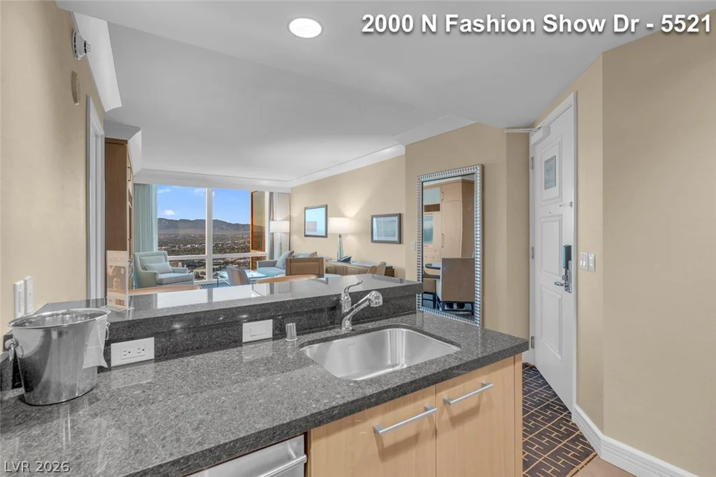 2000 FASHION SHOW, Las Vegas, NV 89109