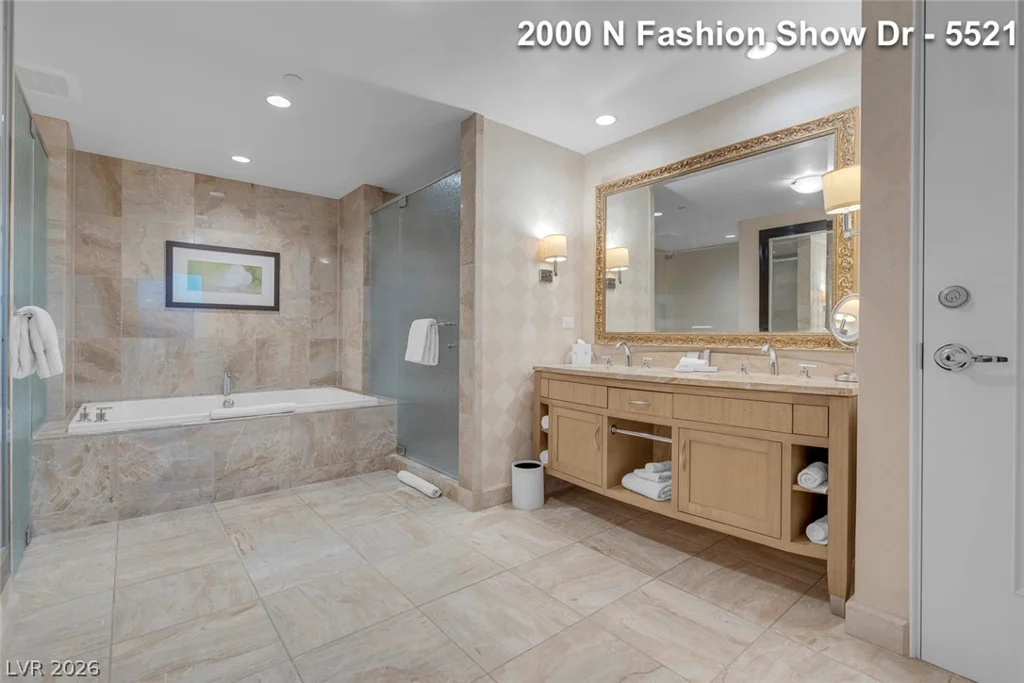 2000 FASHION SHOW, Las Vegas, NV 89109