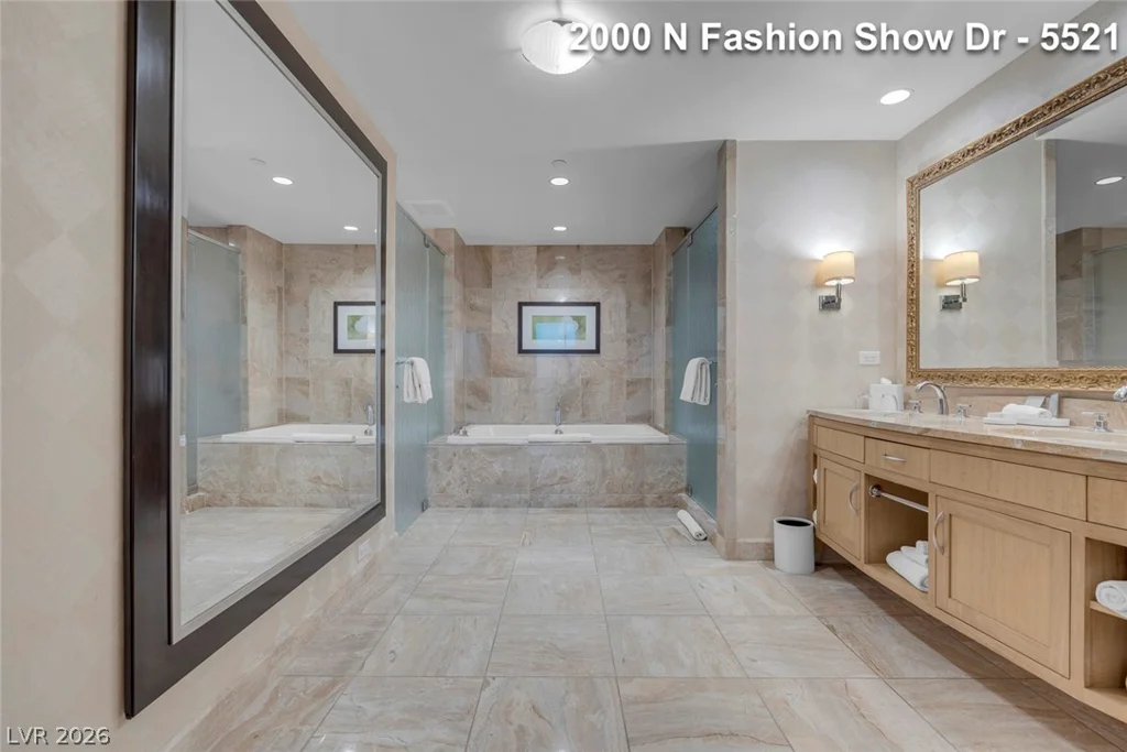 2000 FASHION SHOW, Las Vegas, NV 89109