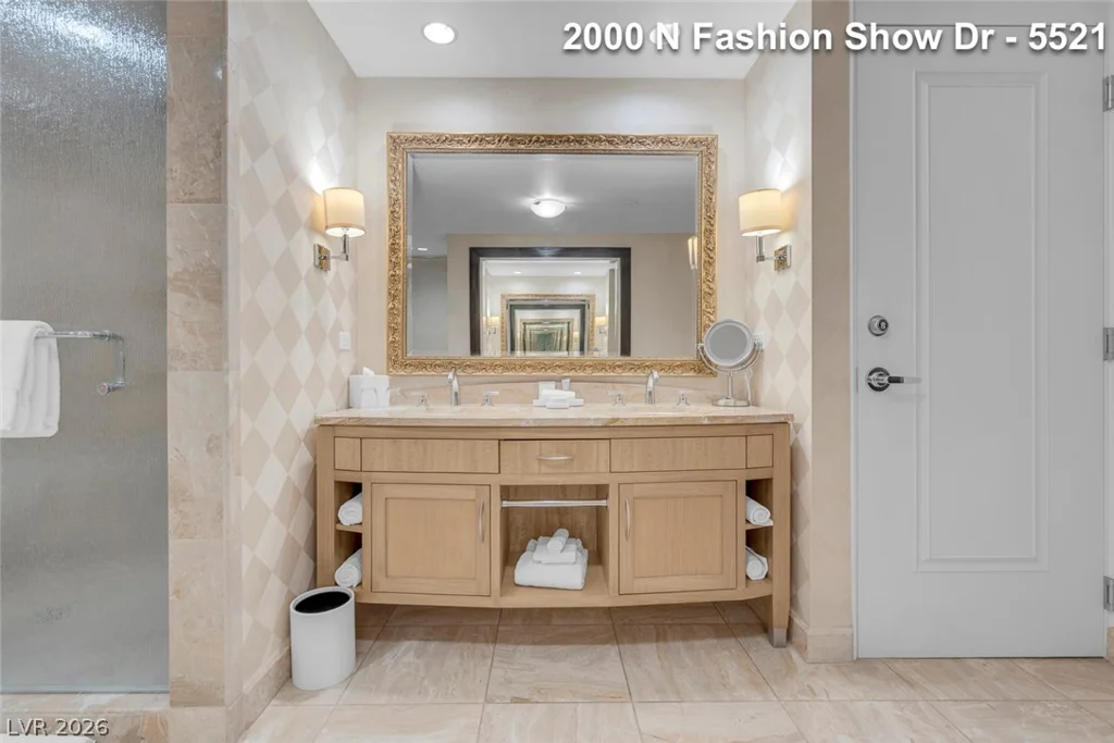 2000 FASHION SHOW, Las Vegas, NV 89109
