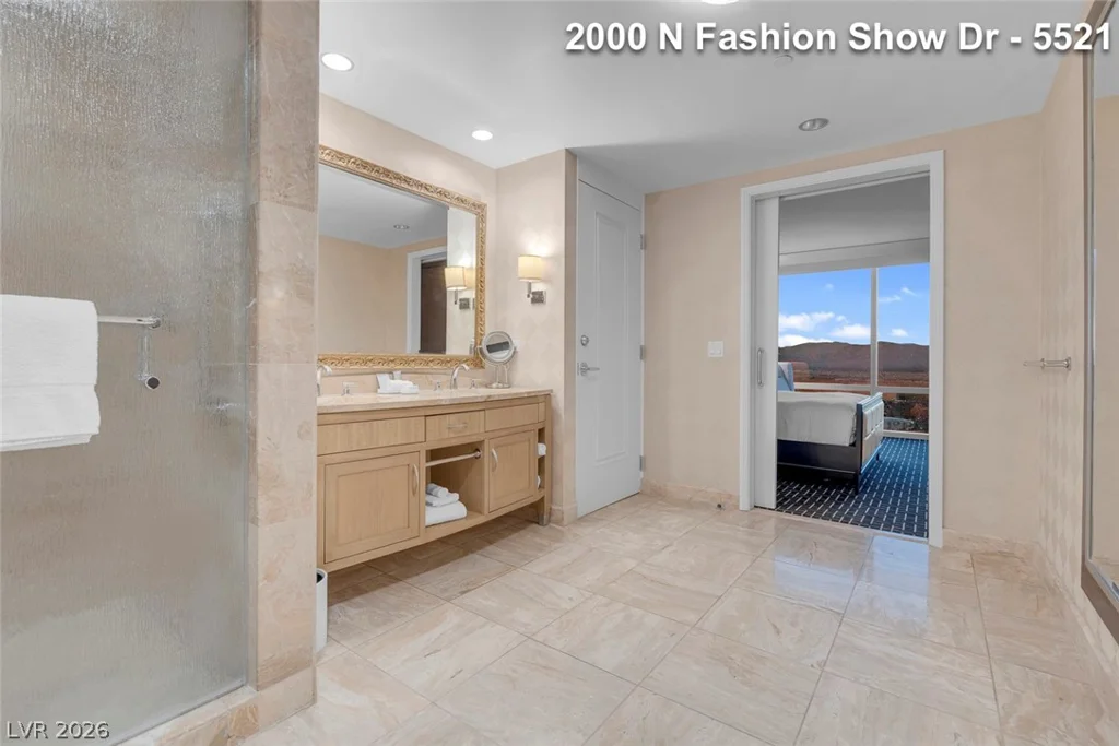 2000 FASHION SHOW, Las Vegas, NV 89109