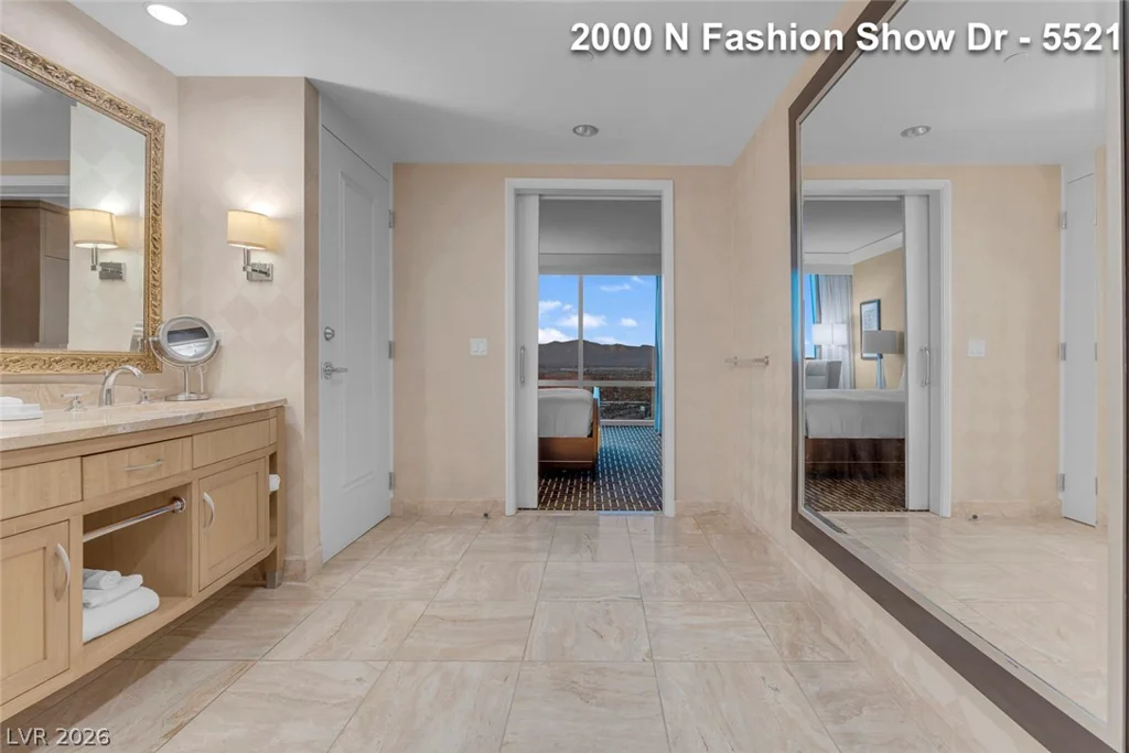 2000 FASHION SHOW, Las Vegas, NV 89109