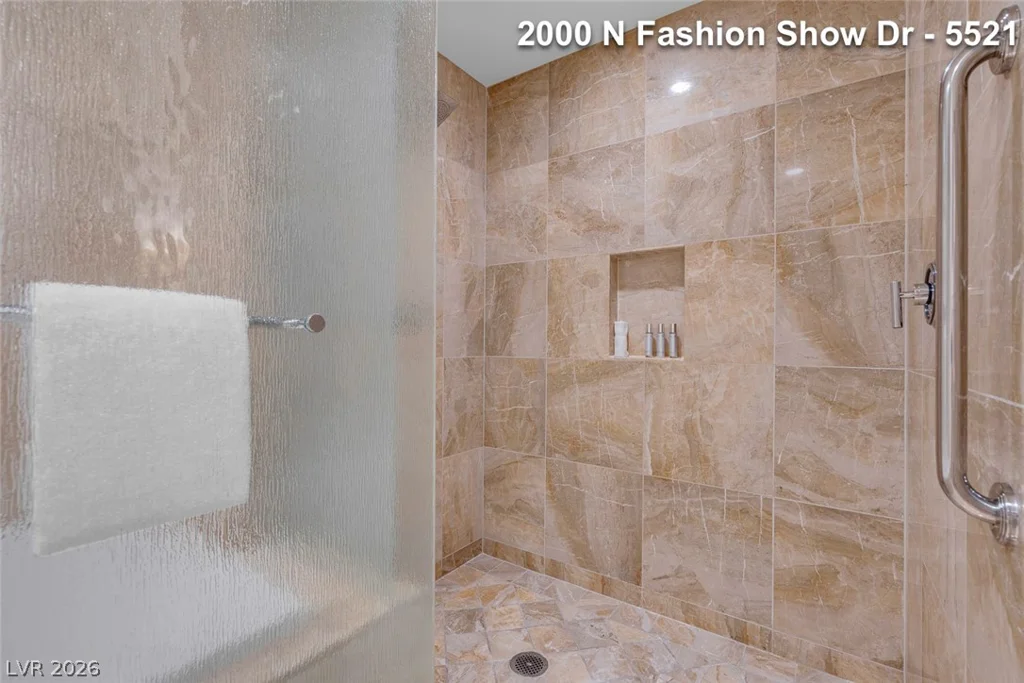 2000 FASHION SHOW, Las Vegas, NV 89109