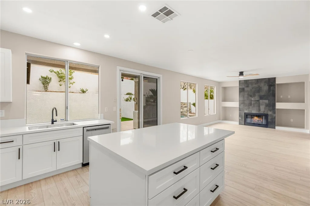 1870 Desert Forest, Henderson, NV 89012