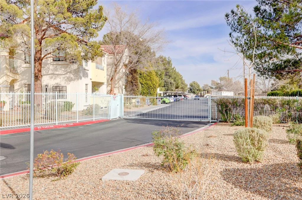 4877 Torrey Pines, Las Vegas, NV 89103