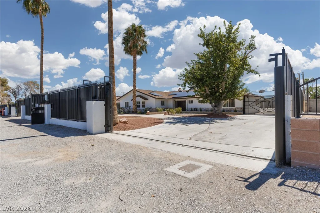 4945 Stacey, Las Vegas, NV 89108
