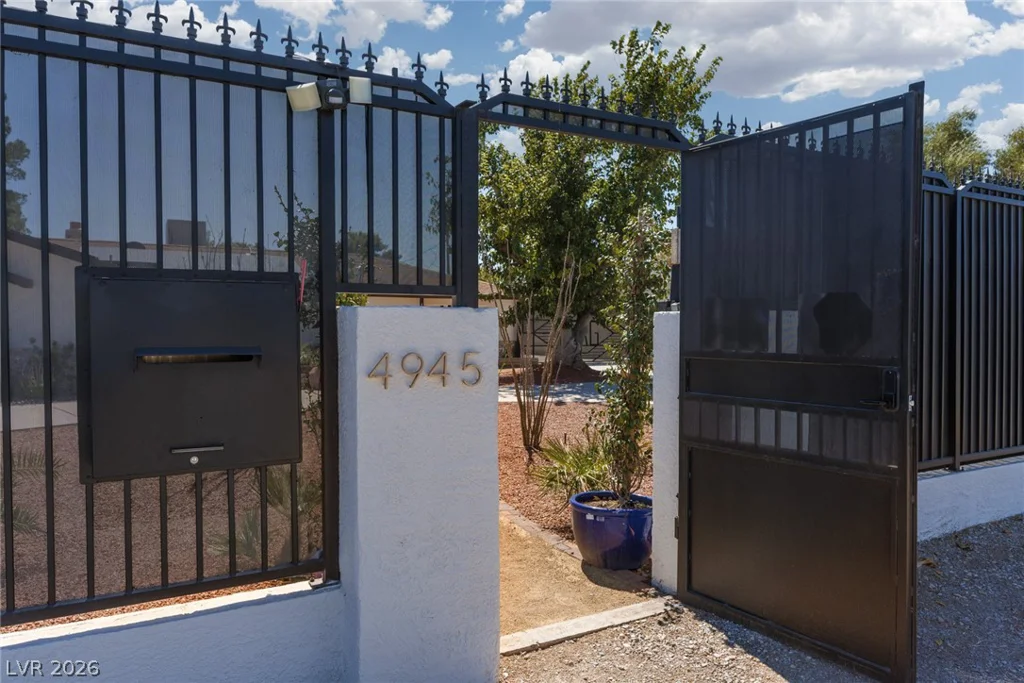 4945 Stacey, Las Vegas, NV 89108