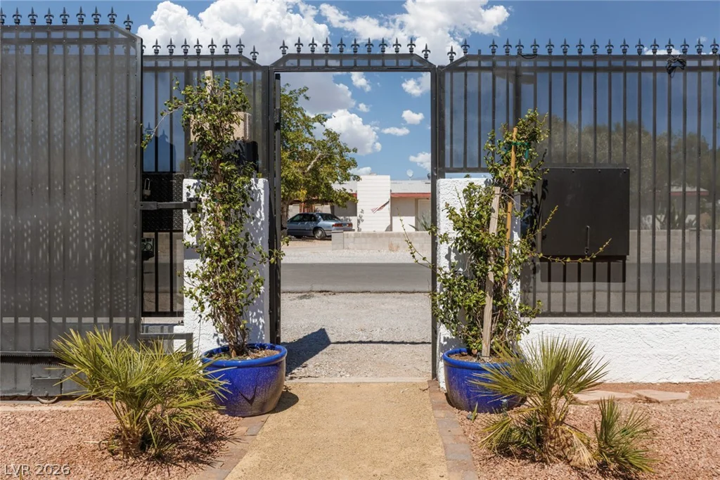 4945 Stacey, Las Vegas, NV 89108