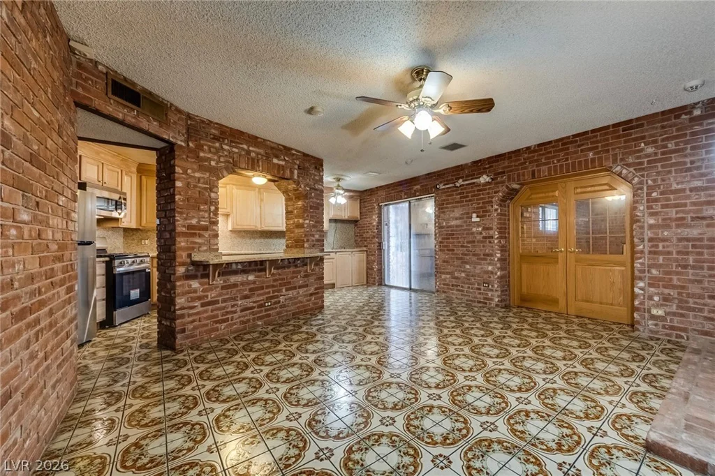 5112 San Anselmo, Las Vegas, NV 89120