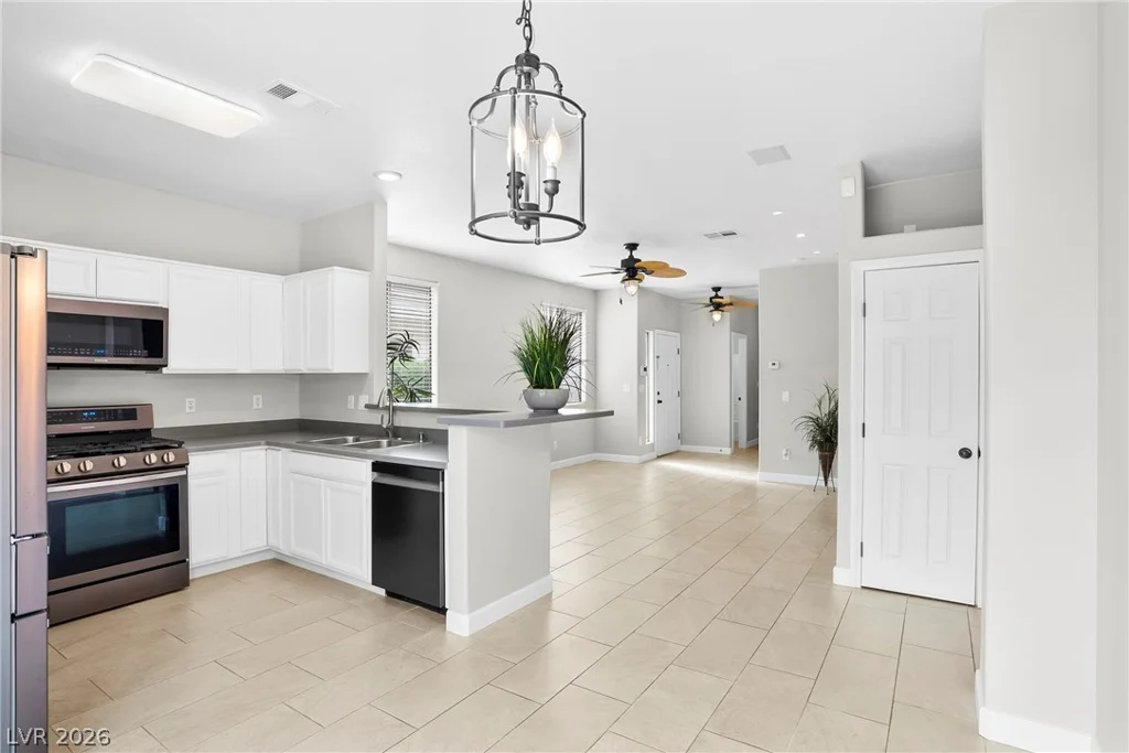 8824 Iron Hitch, Las Vegas, NV 89143