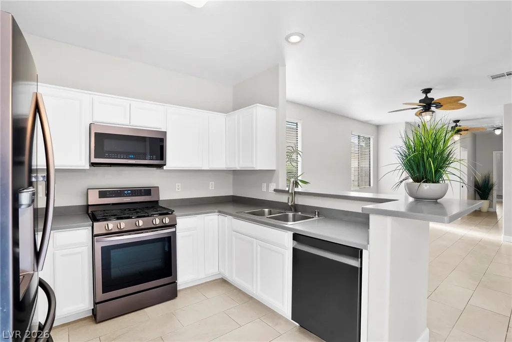 8824 Iron Hitch, Las Vegas, NV 89143