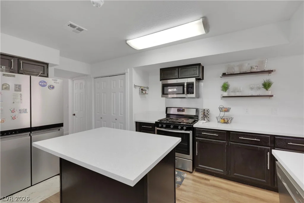 5553 Singing Hills, Las Vegas, NV 89130