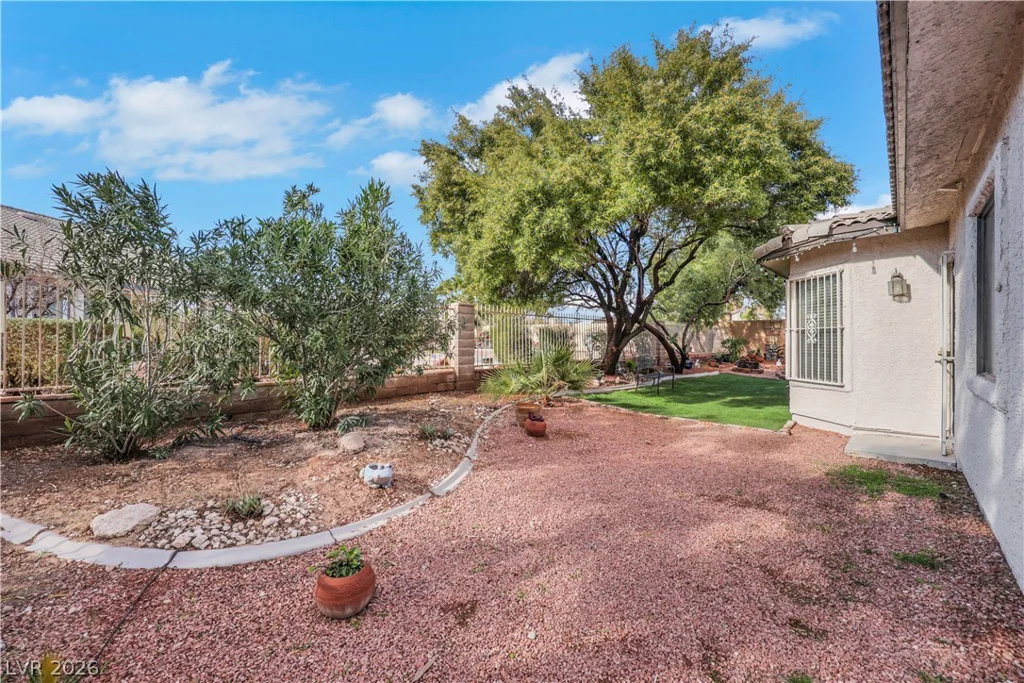 5553 Singing Hills, Las Vegas, NV 89130