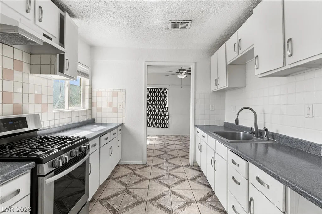 2217 Oakey, Las Vegas, NV 89104