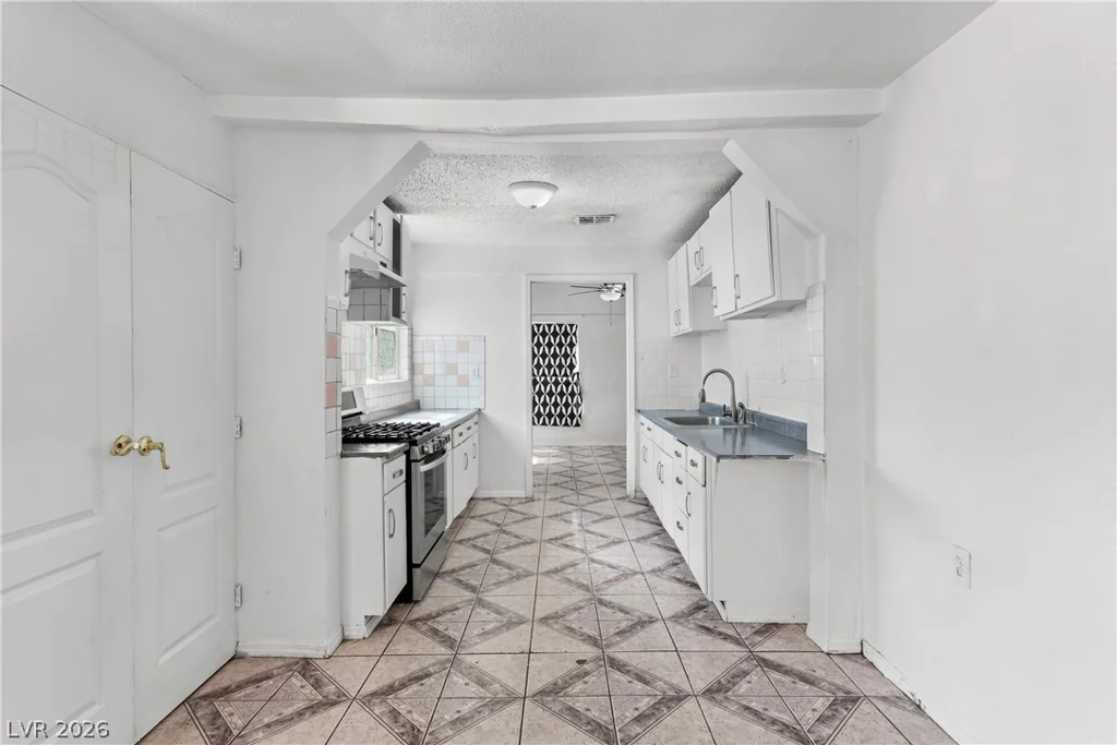 2217 Oakey, Las Vegas, NV 89104