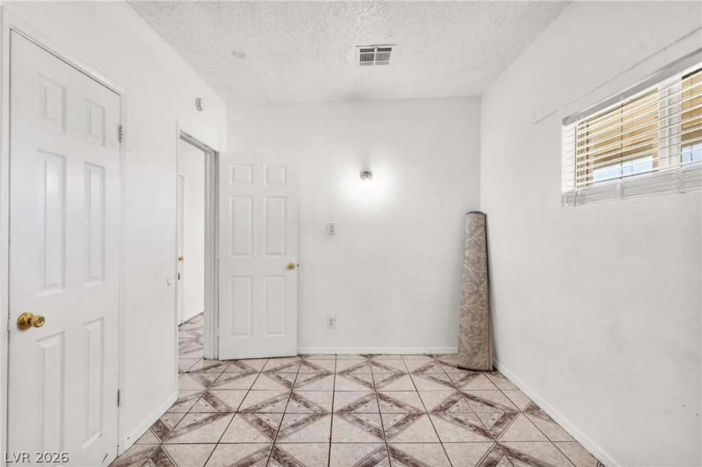 2217 Oakey, Las Vegas, NV 89104