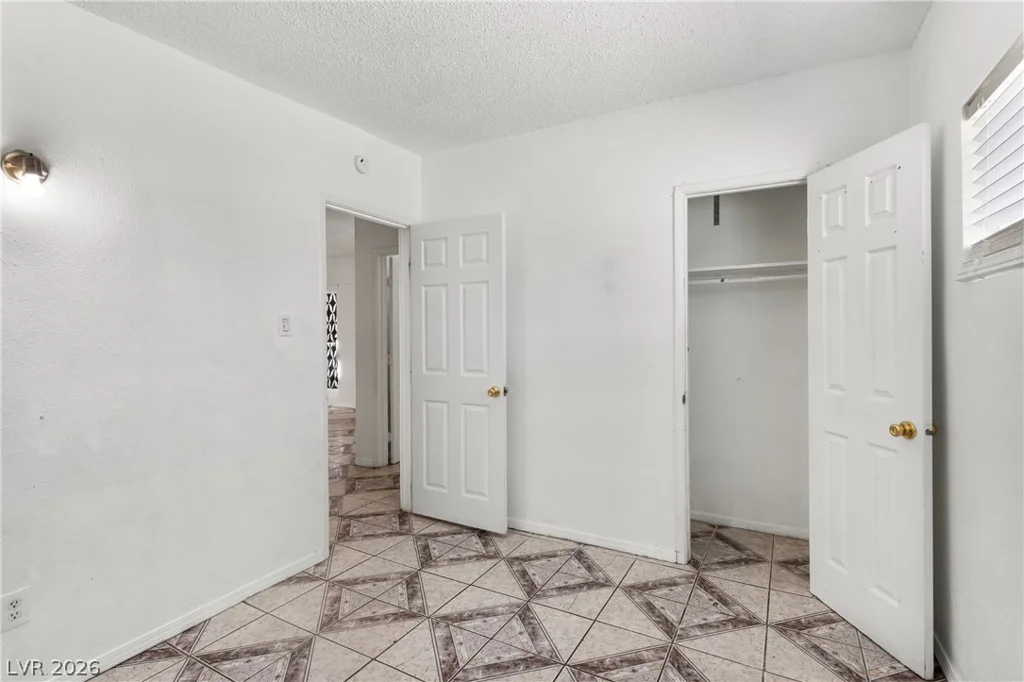2217 Oakey, Las Vegas, NV 89104