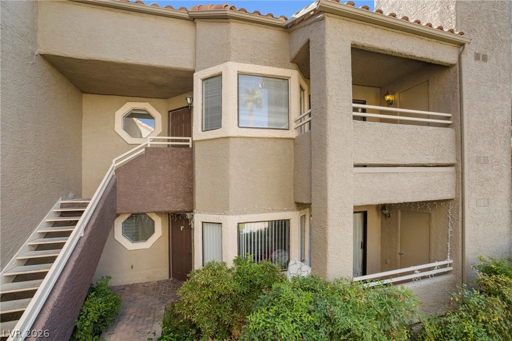 5002 Rainbow, Las Vegas, NV 89118