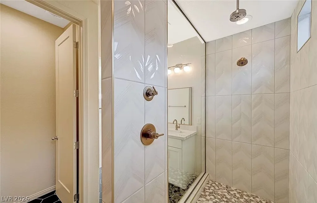 31 Castleton Tower, Henderson, NV 89011