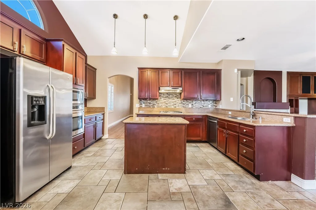 10220 Glen Ora, Las Vegas, NV 89134