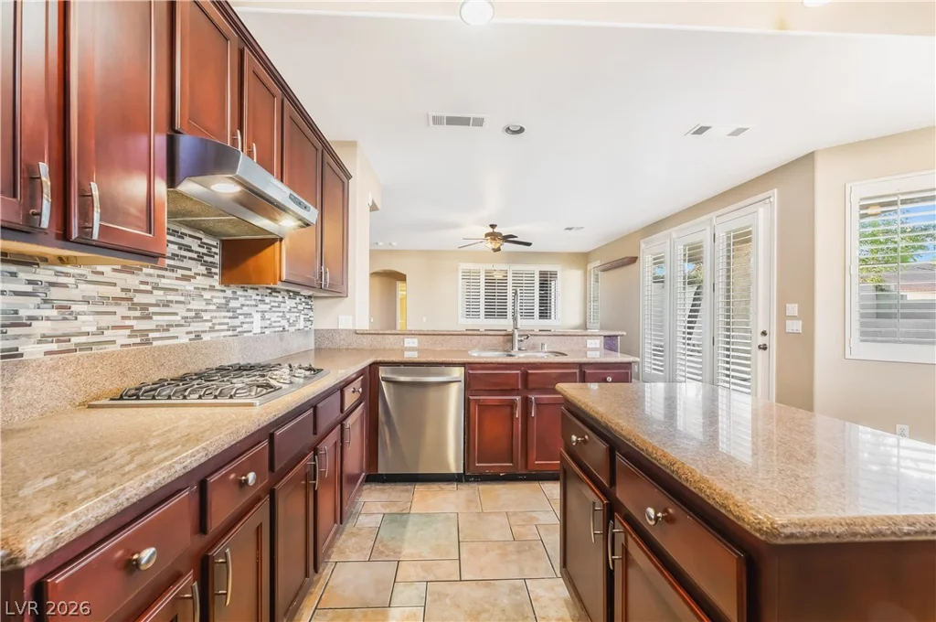 10220 Glen Ora, Las Vegas, NV 89134
