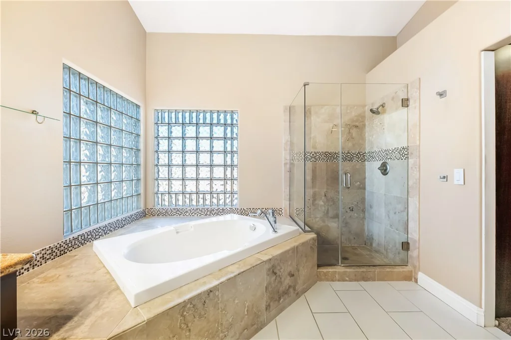 10220 Glen Ora, Las Vegas, NV 89134