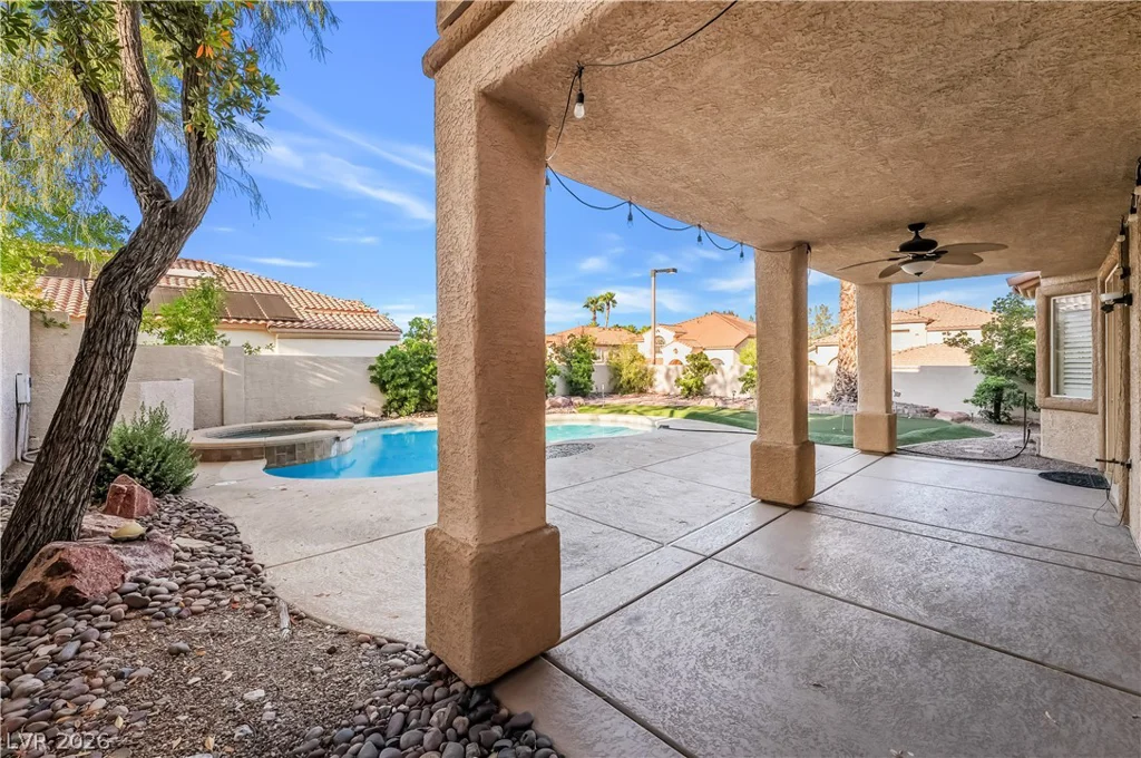 10220 Glen Ora, Las Vegas, NV 89134
