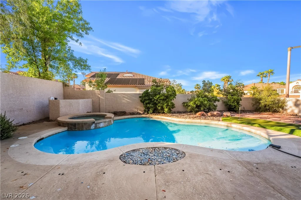10220 Glen Ora, Las Vegas, NV 89134