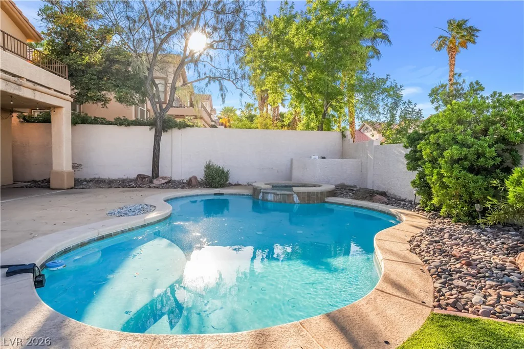 10220 Glen Ora, Las Vegas, NV 89134