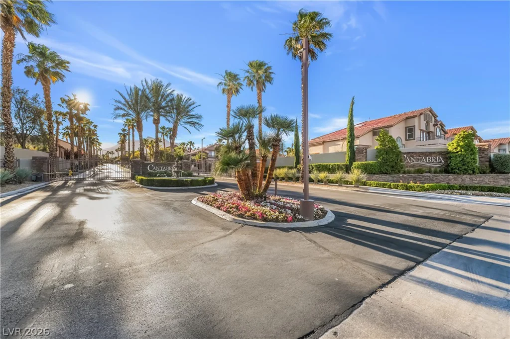 10220 Glen Ora, Las Vegas, NV 89134