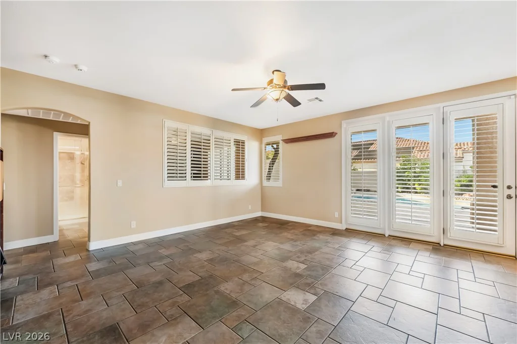10220 Glen Ora, Las Vegas, NV 89134