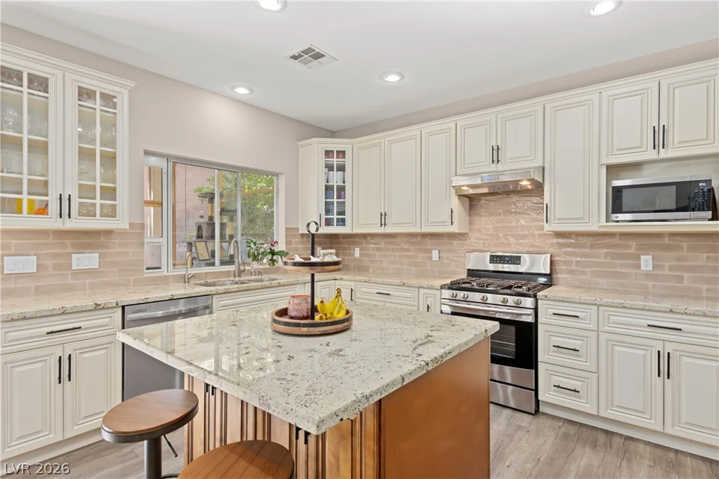 2033 Wandering Doe, Las Vegas, NV 89134