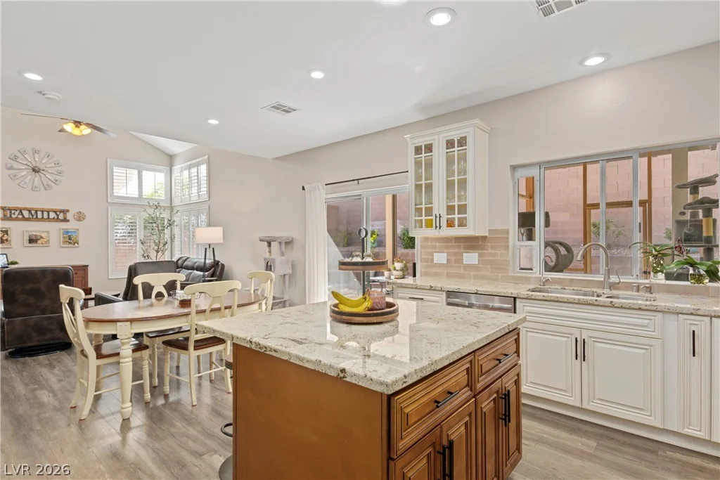 2033 Wandering Doe, Las Vegas, NV 89134