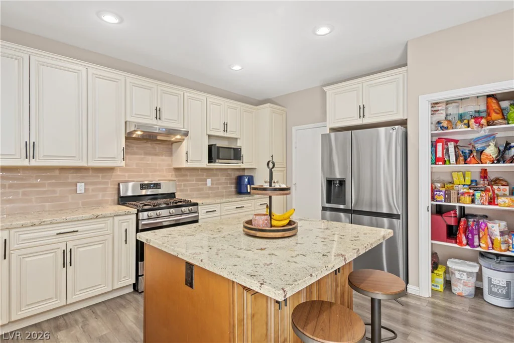 2033 Wandering Doe, Las Vegas, NV 89134
