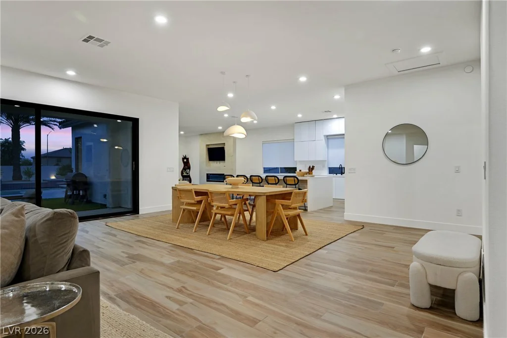 360 Hedgehope, Las Vegas, NV 89183